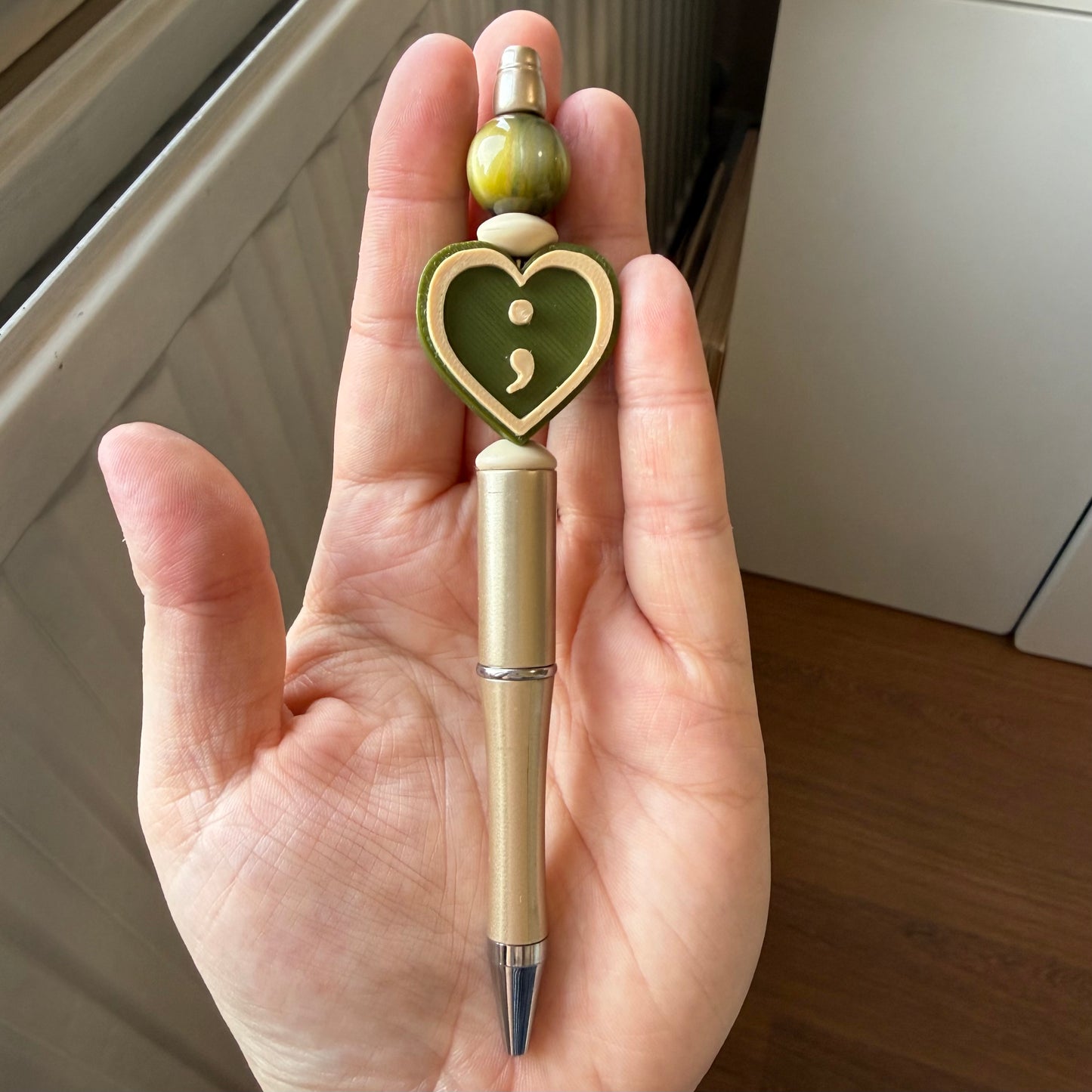 Goud/groen pen- Semicolon