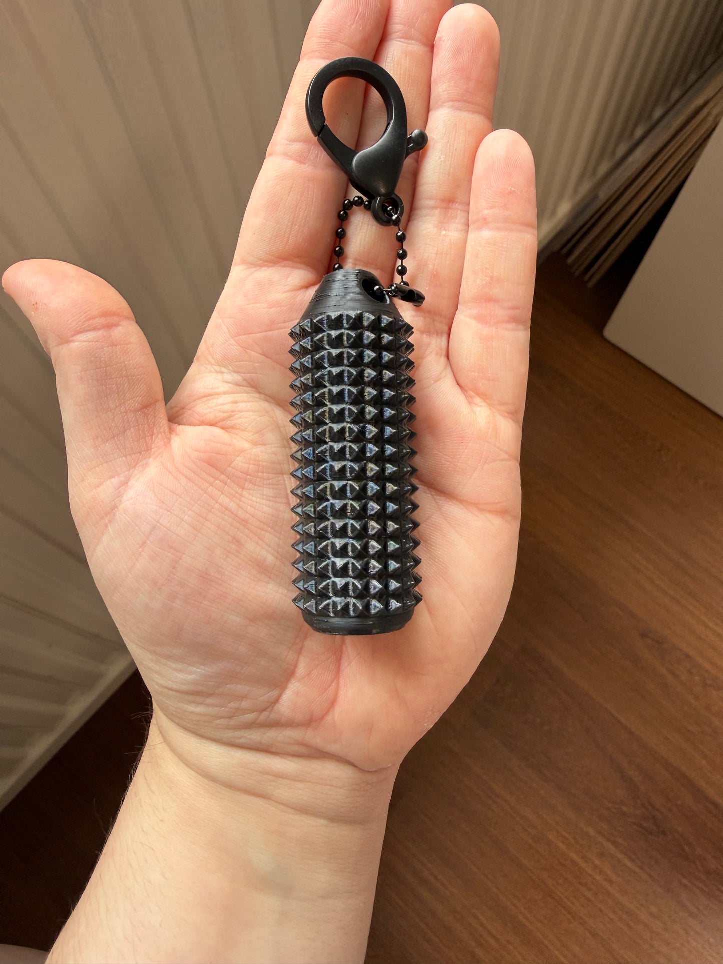 Spikey tube - black