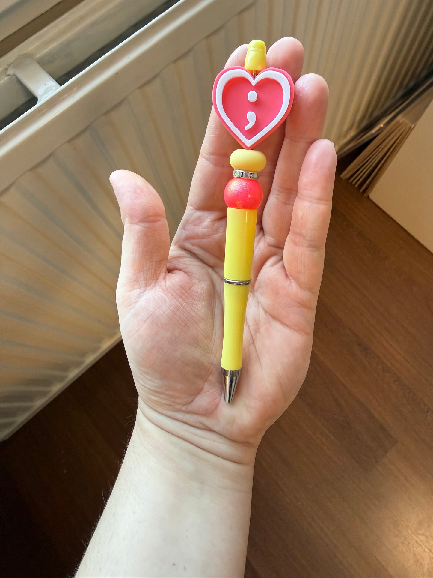Gele/roze pen- Semicolon