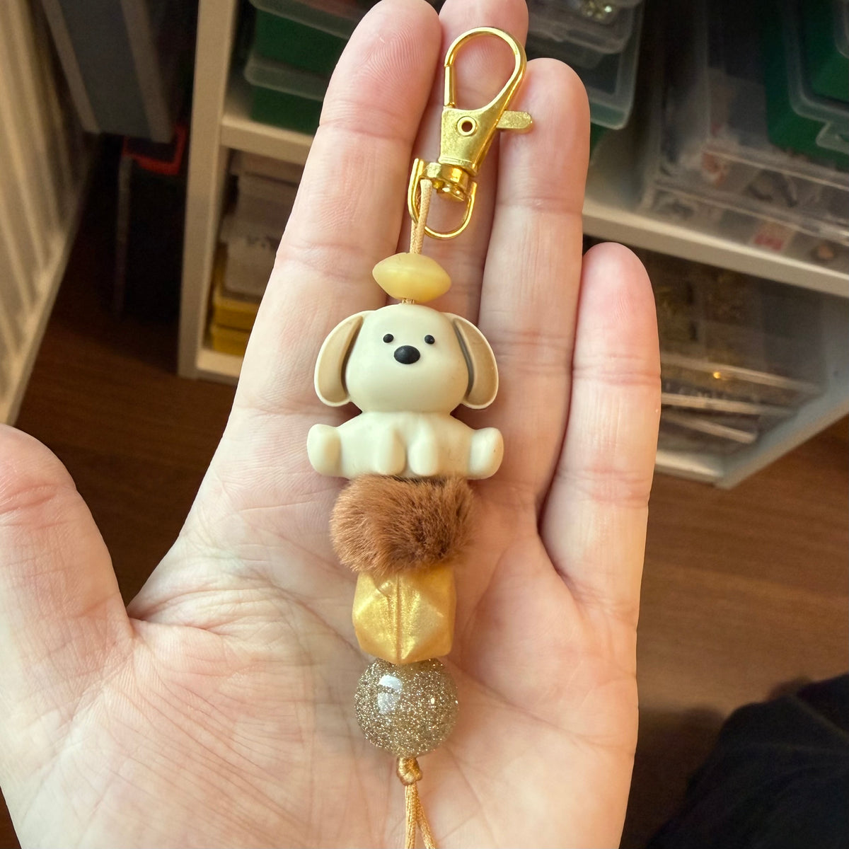 Hondje beige bruin
